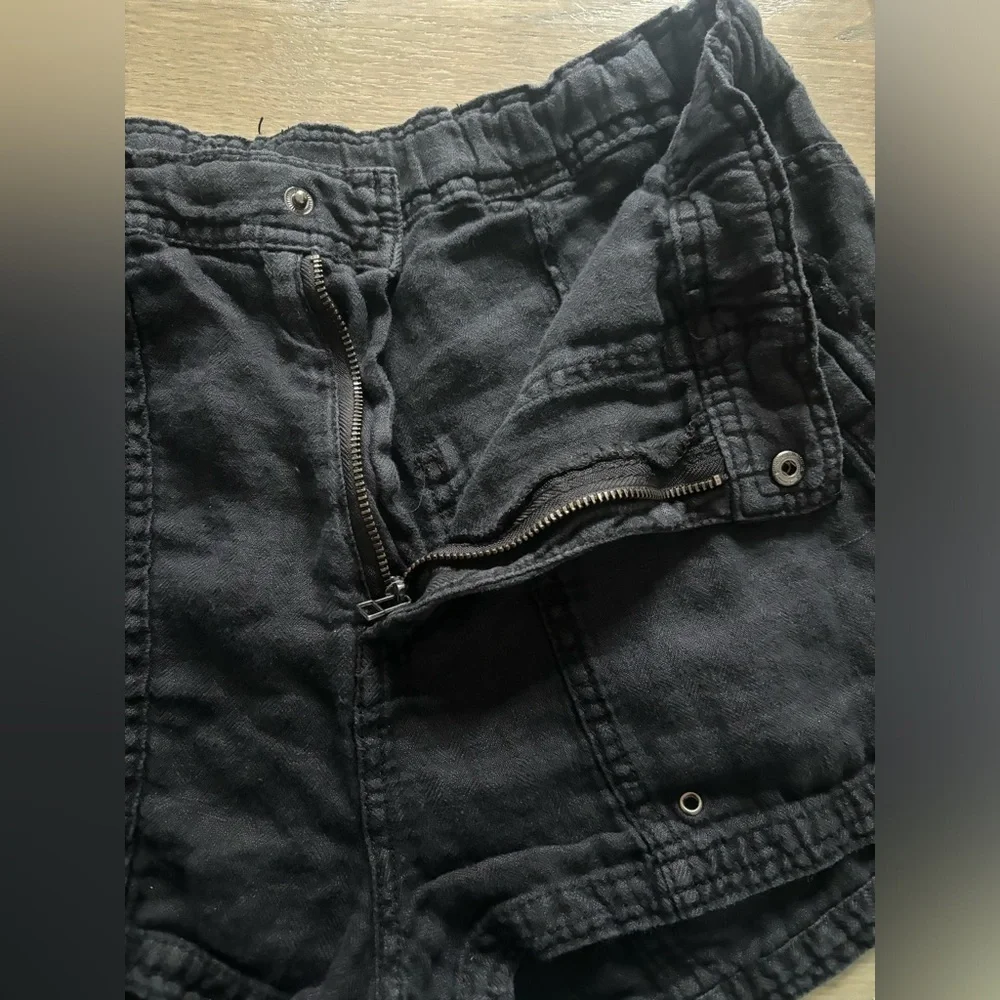 Free People 100% Linen Hip Slung Relaxed Charcoal Dark Gray Shorts size 2